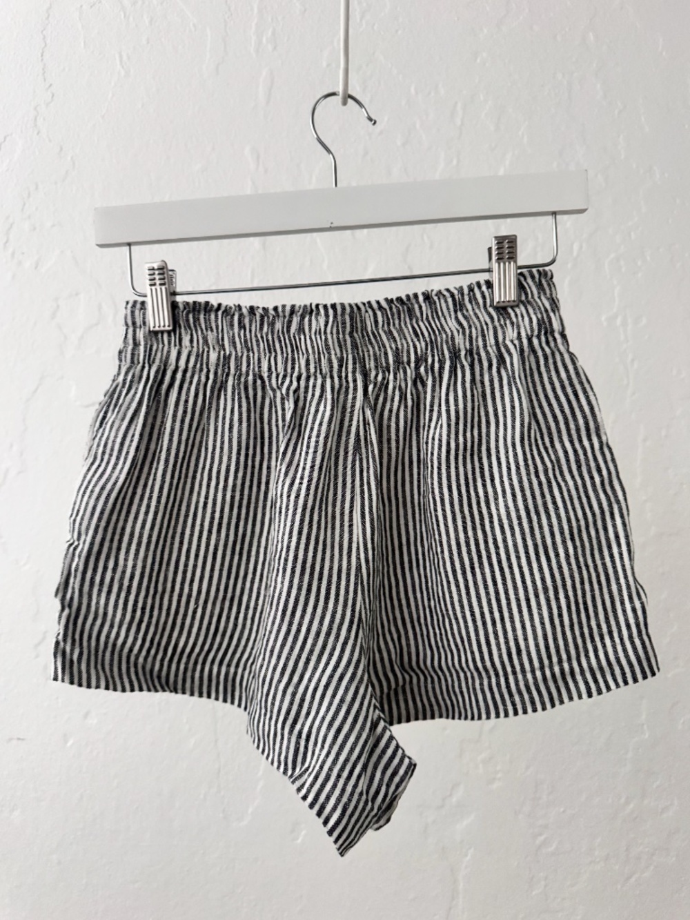 Reformation Mila Linen Shorts - Picture 5 of 7